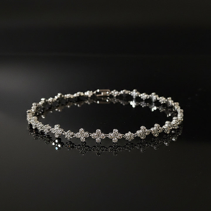 Sparkling Clover Style Bracelet
