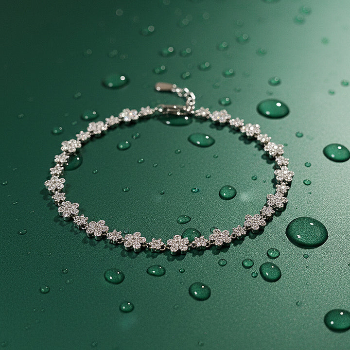 Sparkling Clover Style Bracelet