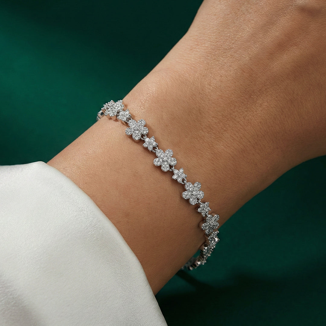 Sparkling Clover Style Bracelet